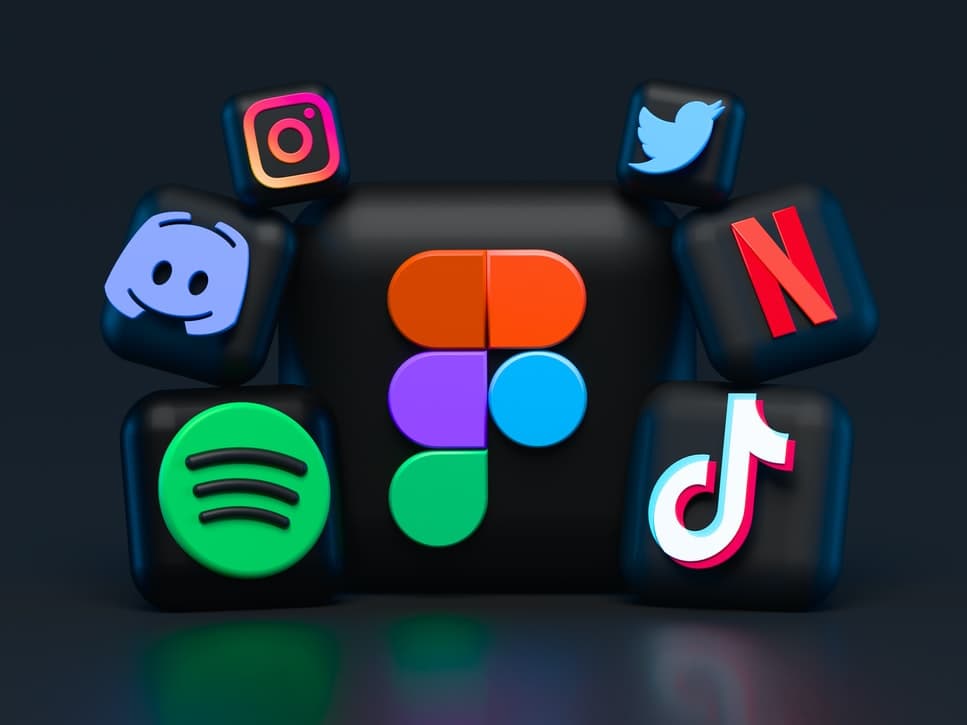 How Social Media Changes Our Perception of Ourselves and Others